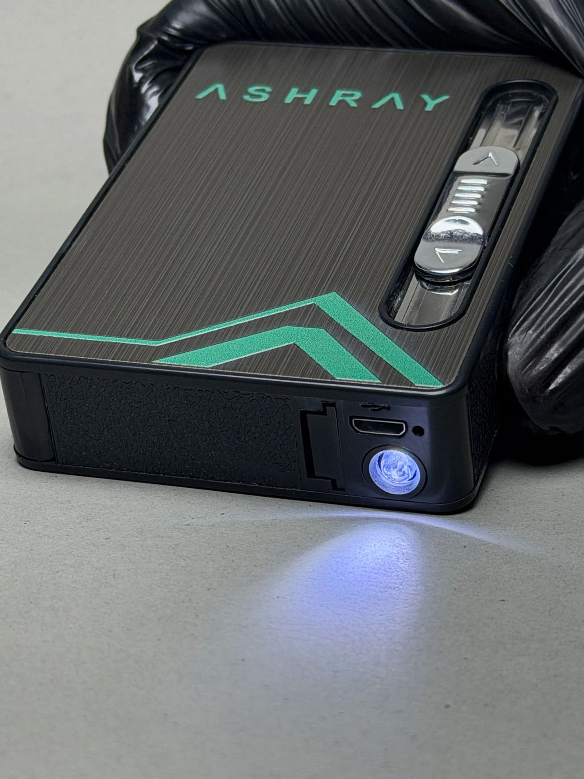 ASHRAY™ 2-in-1 Electric Lighter & Cigarette Case – USB-C Rechargeable